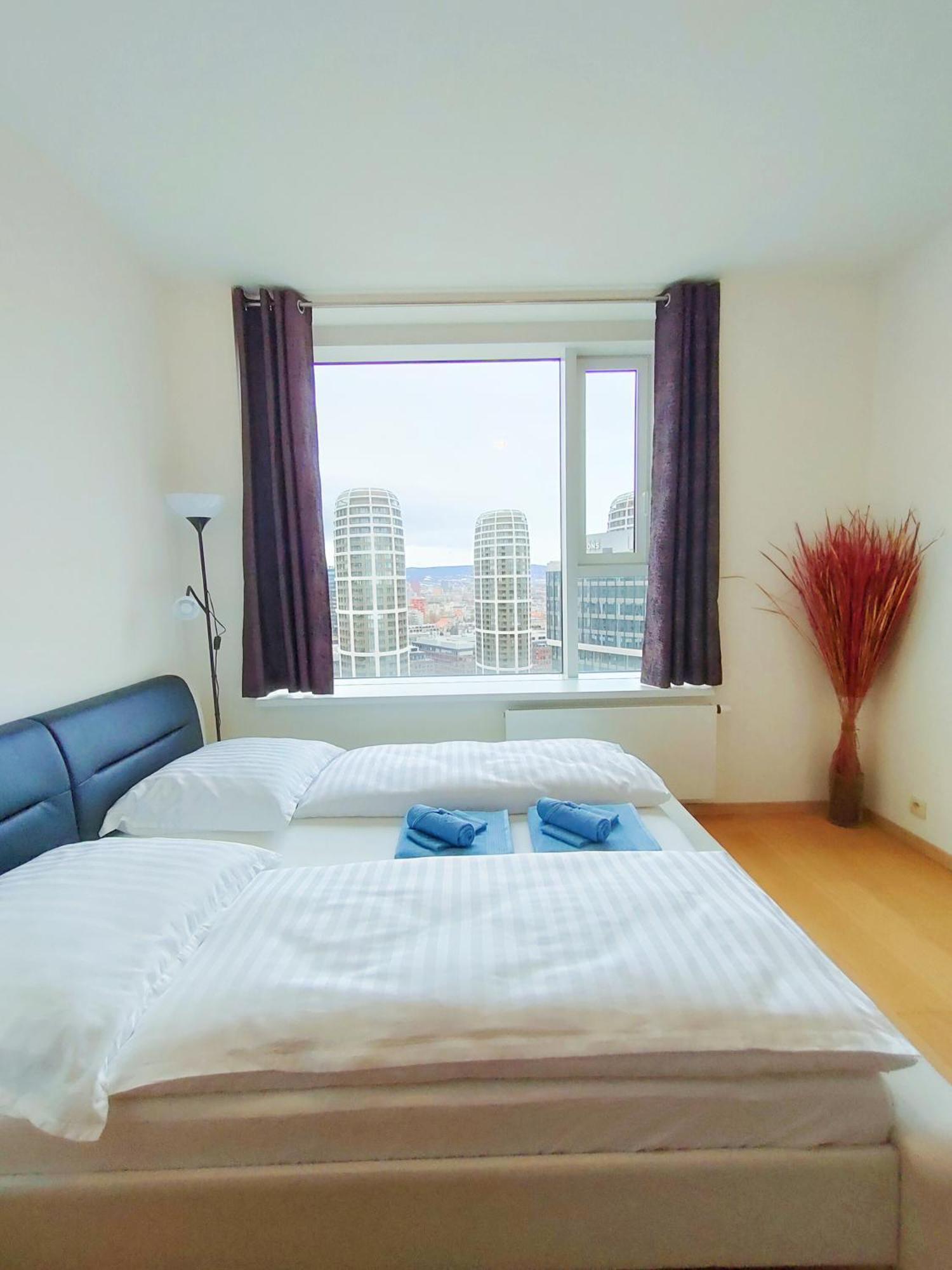 Sag Romantic 22 Floor Panorama Free Parking Free Wifi Апартаменти Братислава